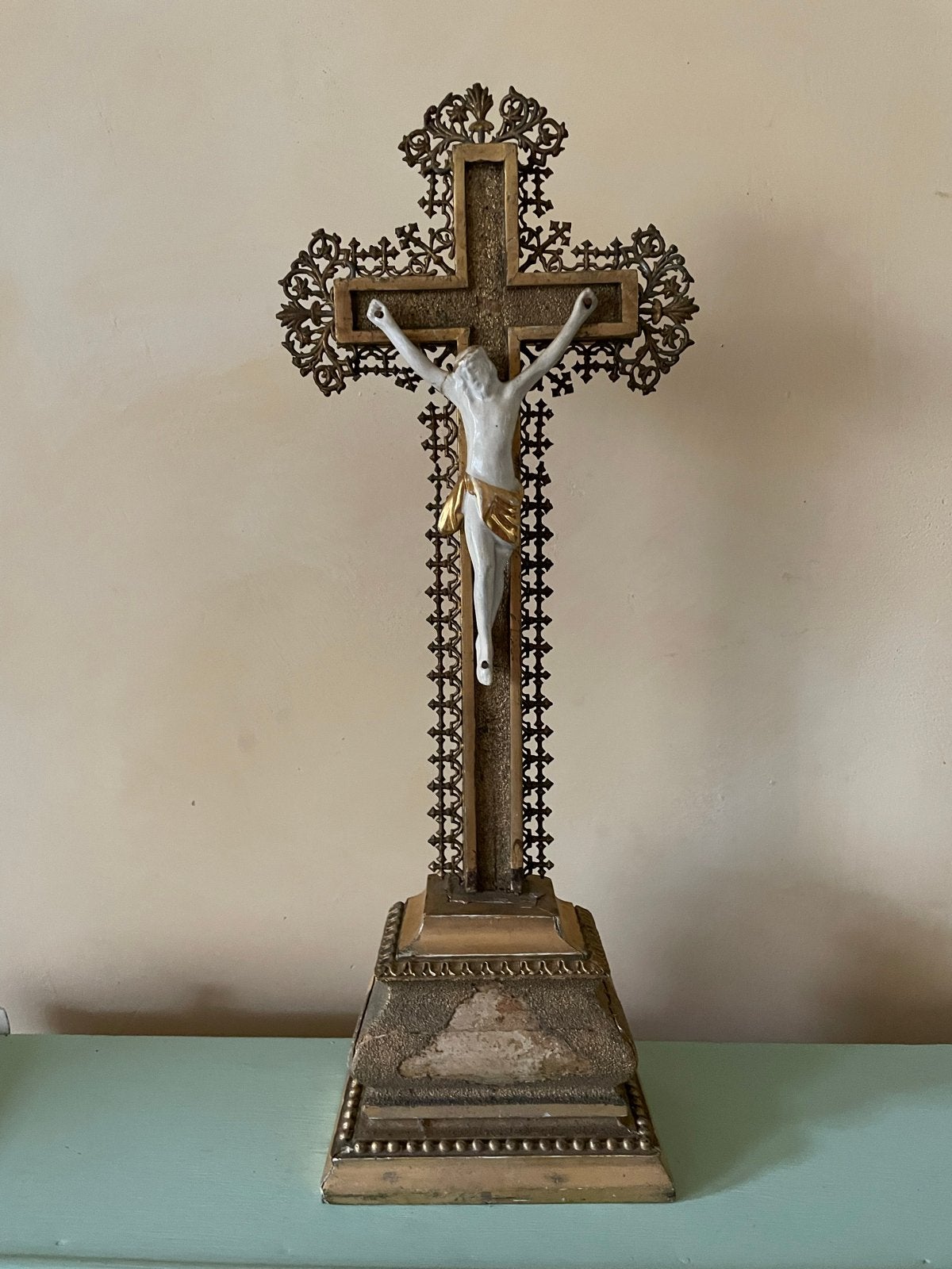 Antiek Kruisbeeld met Porseleinen Corpus, Verzenden