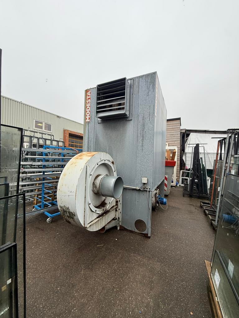 Foto 3 van Modesta Industriële Afzuiginstallatie met Bedieningspaneel