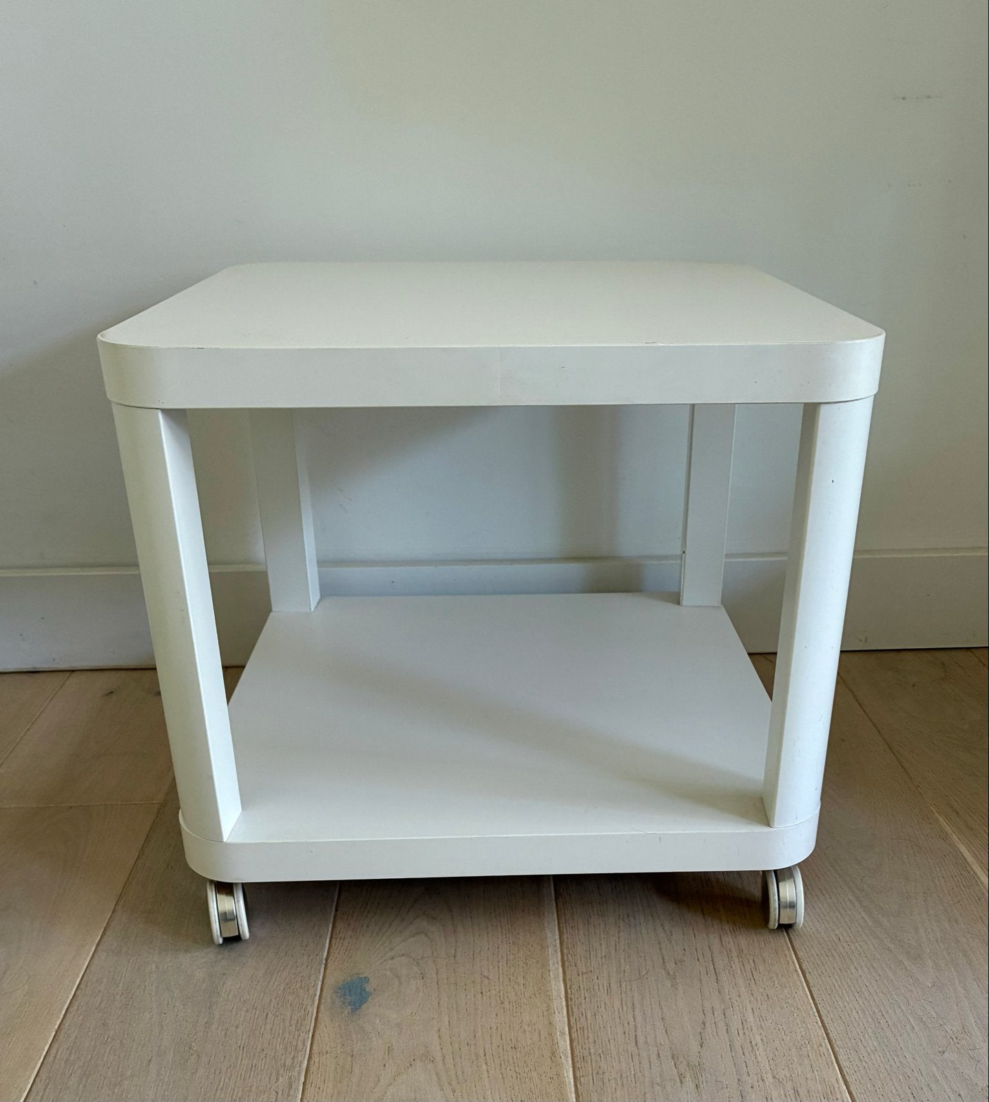 Witte bijzettafel salontafel nachtkastje op wieltjes, Minder dan 45 cm, Minder dan 55 cm, Gebruikt, Vierkant