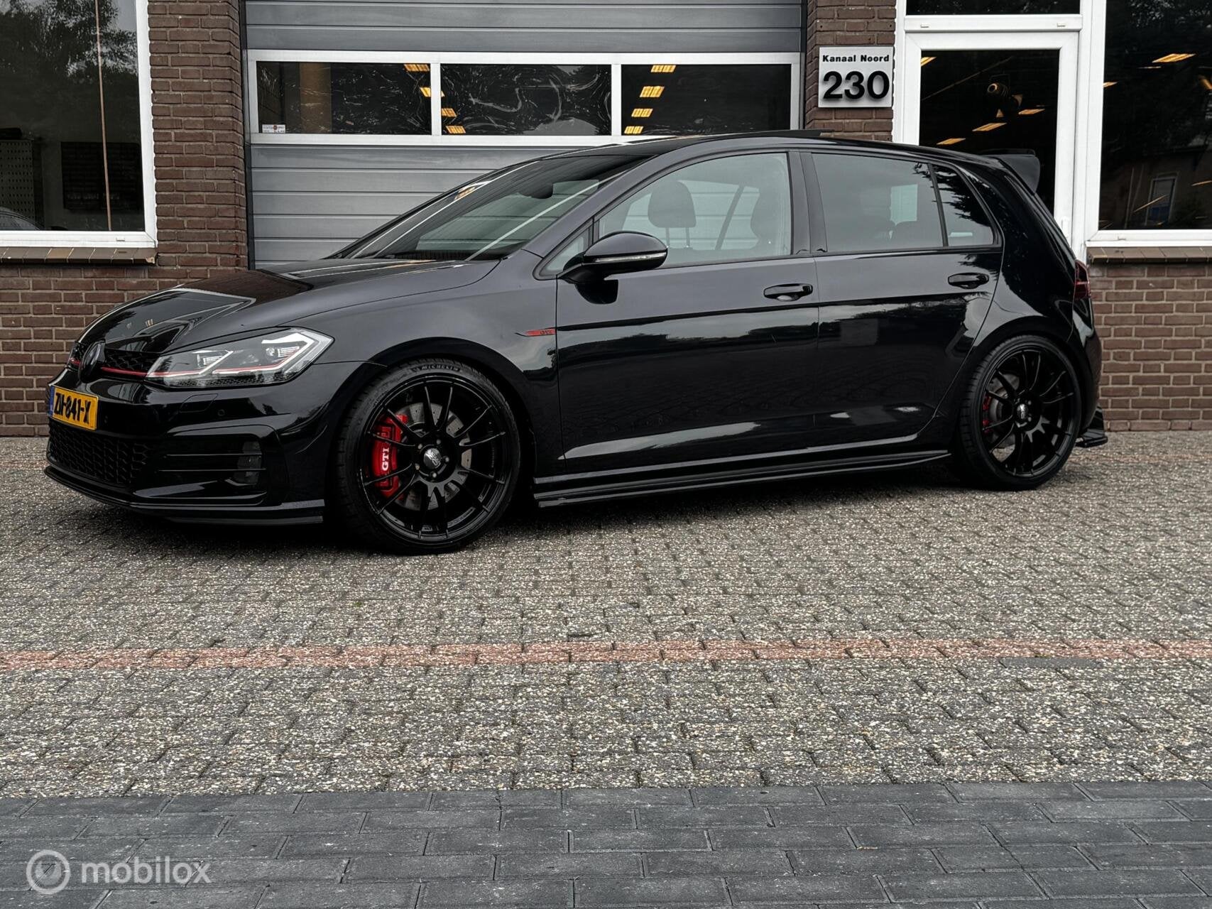 Volkswagen Golf 2.0 TSI GTI Performance DSG PANO/CAM/XENON, Auto's, Gebruikt, Euro 6, 4 cilinders, Zwart