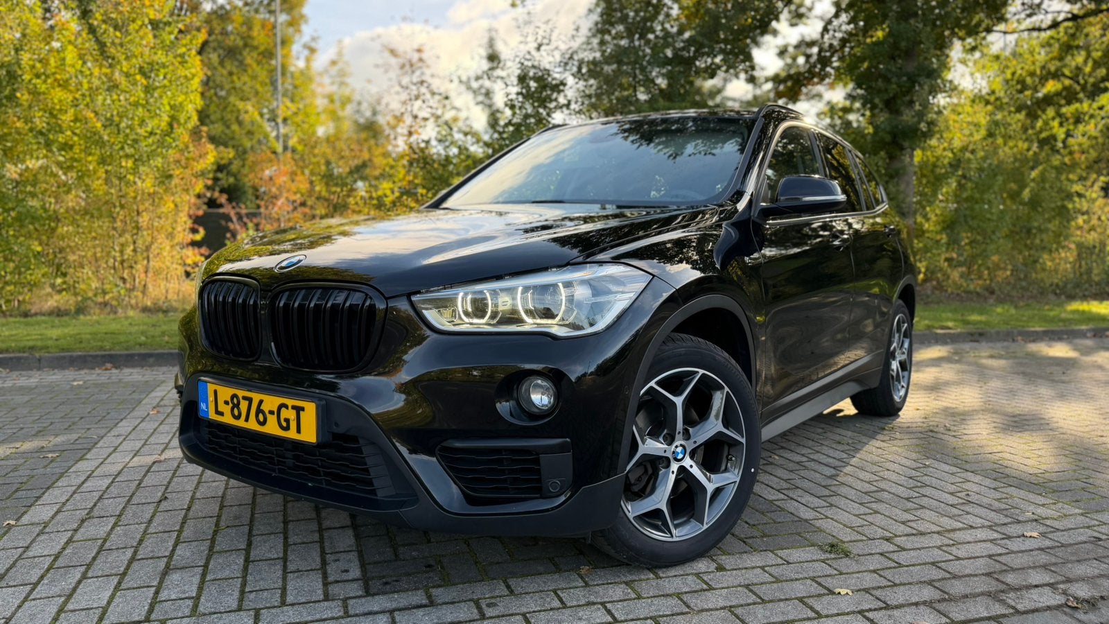 BMW X1 Sdrive18i 140pk Aut 2019 Zwart, Auto's, Zwart, 75 €/maand, Particulier, 3 cilinders