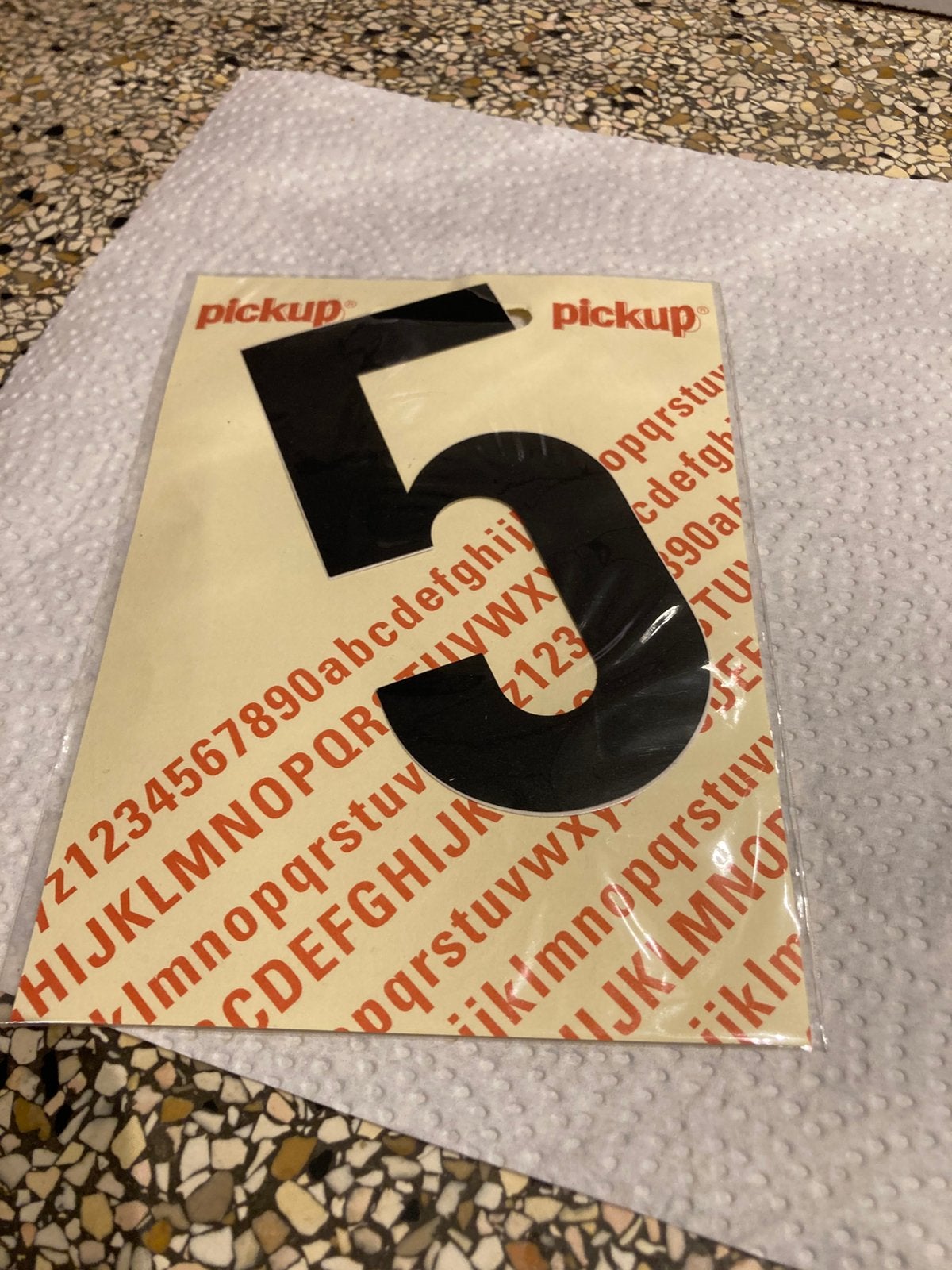 Plakletter 5, Ophalen of Verzenden, Zo goed als nieuw