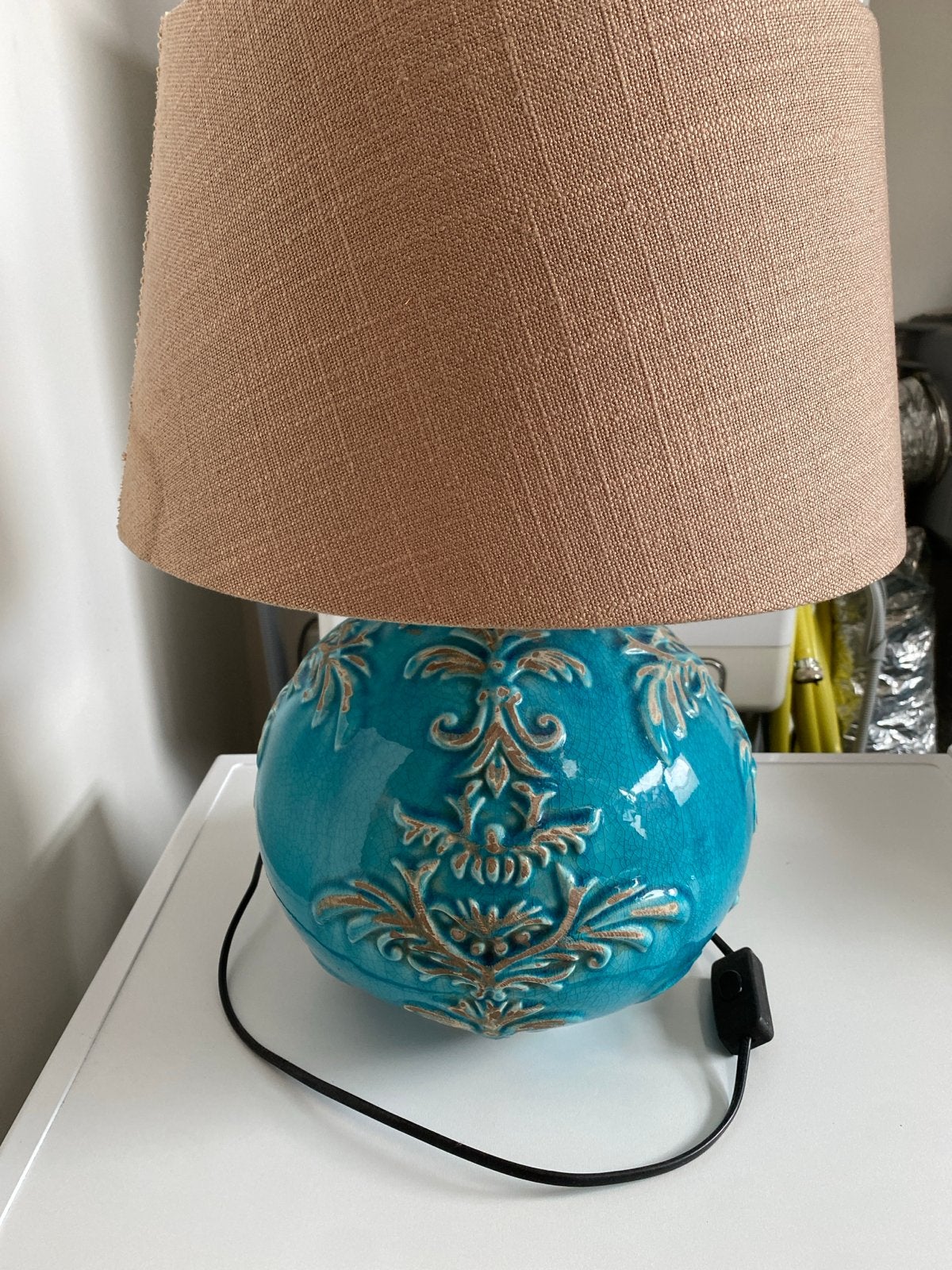 Decoratieve tafellamp met turquoise voet en stoffen kap, Ophalen, Gebruikt, Overige merken, 60 cm
