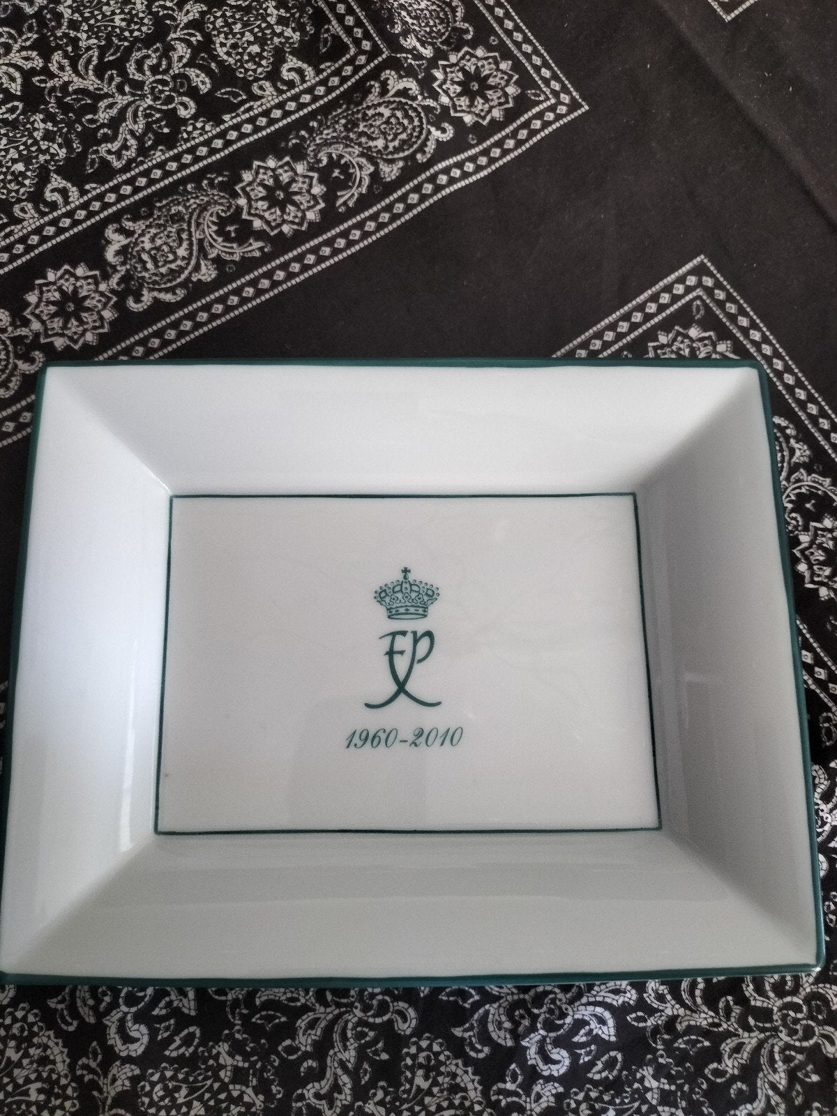 Royal Boch 1960-2010 Jubileum Schaal Filip van België, Verzenden, Zo goed als nieuw, Buitenland, Servies