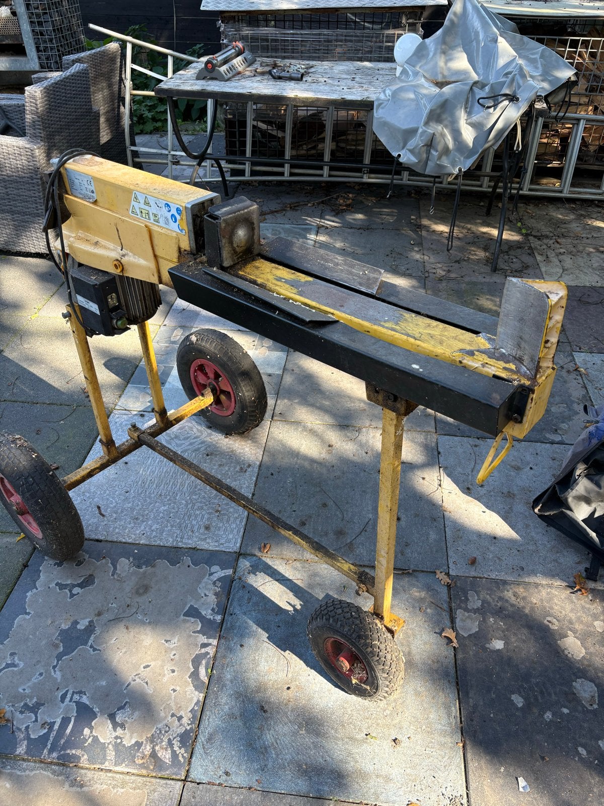 Houtklover  5 ton, Ophalen, Gebruikt, Elektrisch, Liggend