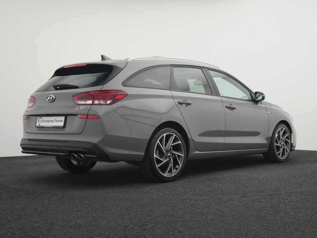 Hyundai i30 Wagon 1.5 T-GDi MHEV NLine | All Seasons | Panor, Auto's, 12 maanden, Stof, Gebruikt, Zwart