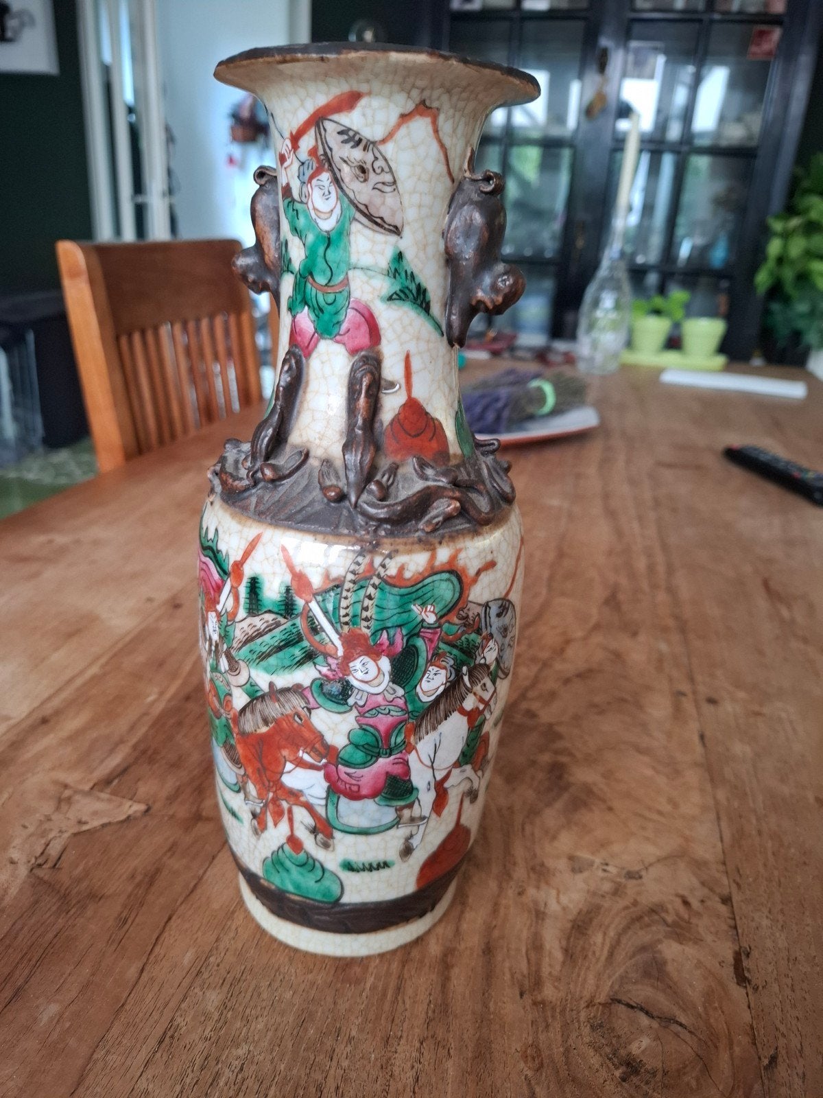 Antieke Chinese Nanking vaas met krijgers en craquelé, Antiek en Kunst, Ophalen of Verzenden