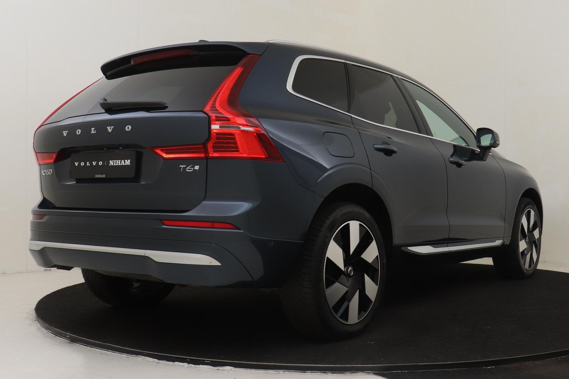 Volvo XC60 T6 PLUG-IN HYBRID AWD ULTRA BRIGHT -PANO.DAK|BOWE, Auto's, 12 maanden, Stof, Gebruikt, Euro 6
