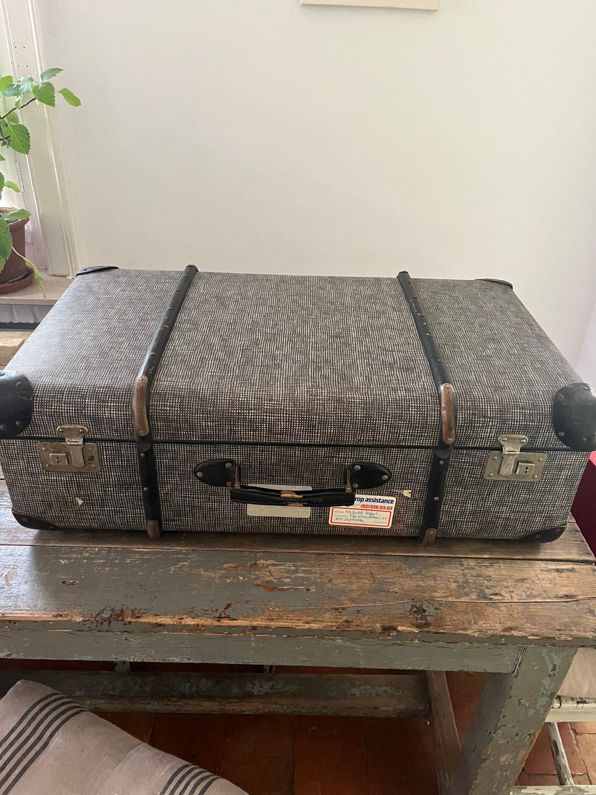 VINTAGE RETRO KOFFER MET SLOTEN ZGSTAAT GRIJS ZWART BAGAGE, Ophalen of Verzenden, Zo goed als nieuw, Hard kunststof, 70 cm of meer