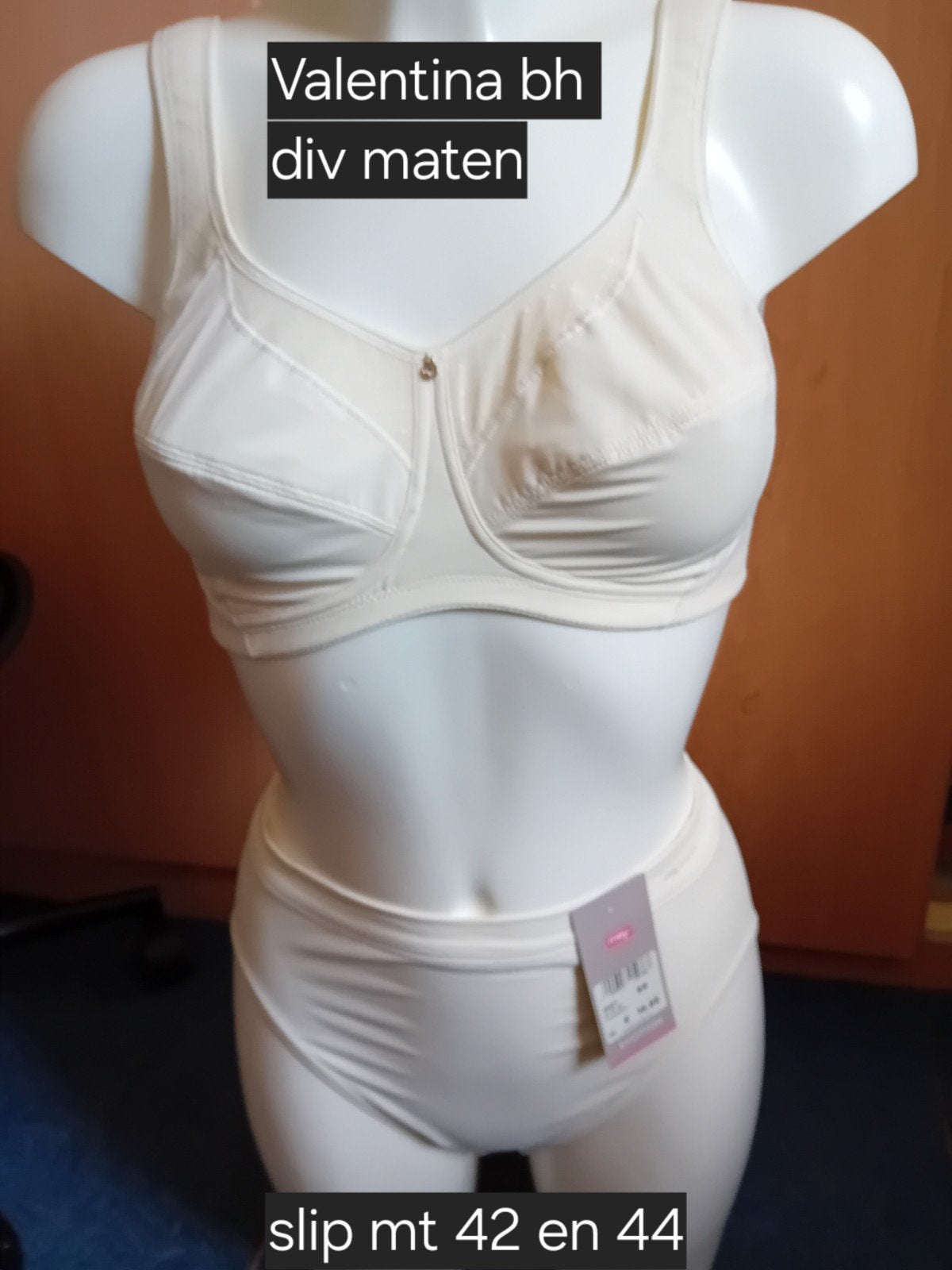 Valentina BH 75 en 80C en Mey slip 42 en 44, Anita, Mey, Ophalen of Verzenden, Beige, Setje