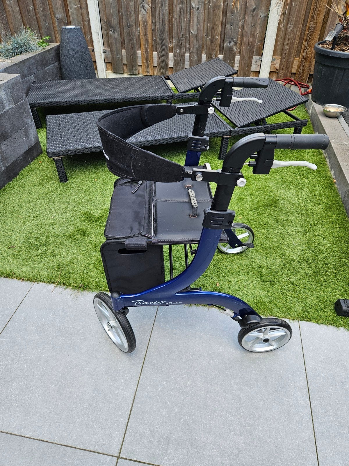 ZGAN Travixx Deluxe Rollator Donkerblauw MAAT S, Diversen, Ophalen of Verzenden, Opvouwbaar, Zo goed als nieuw