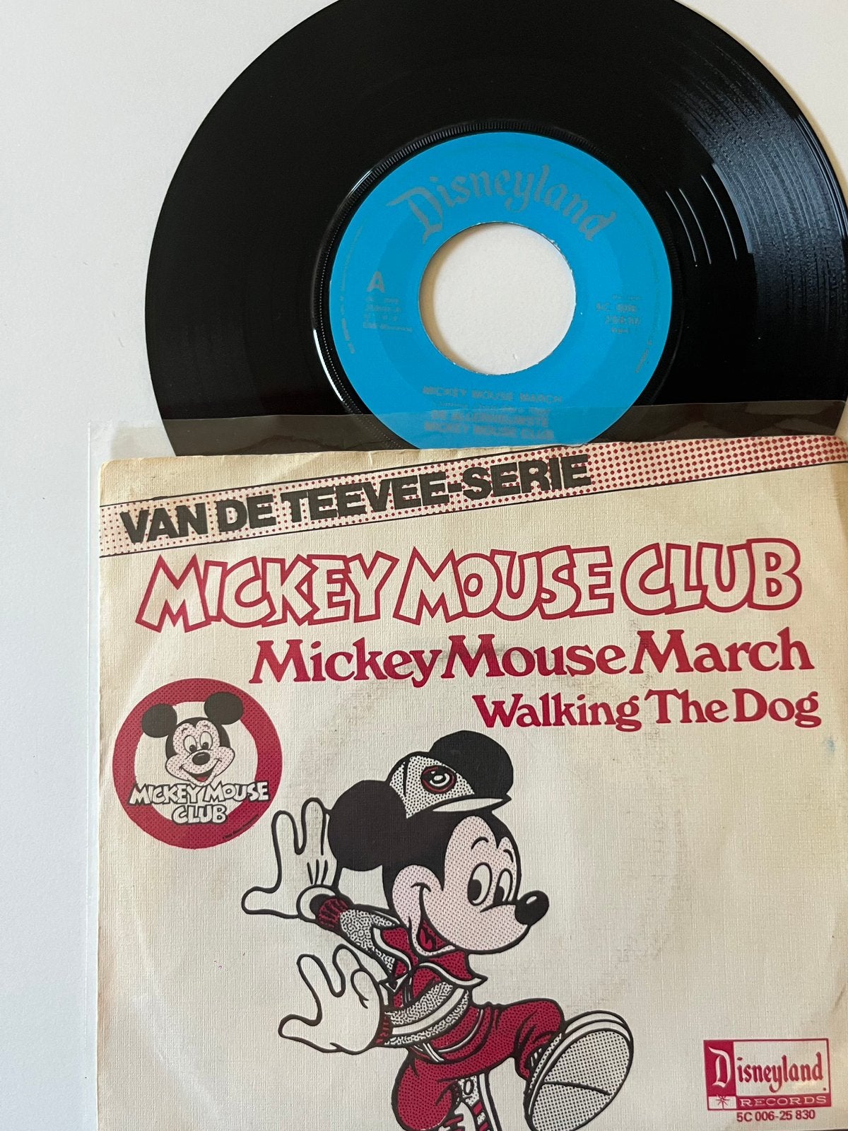 Micky Mouse club “ Mickey Mouse march/ Walking the dog”, Ophalen of Verzenden, Zo goed als nieuw, Pop