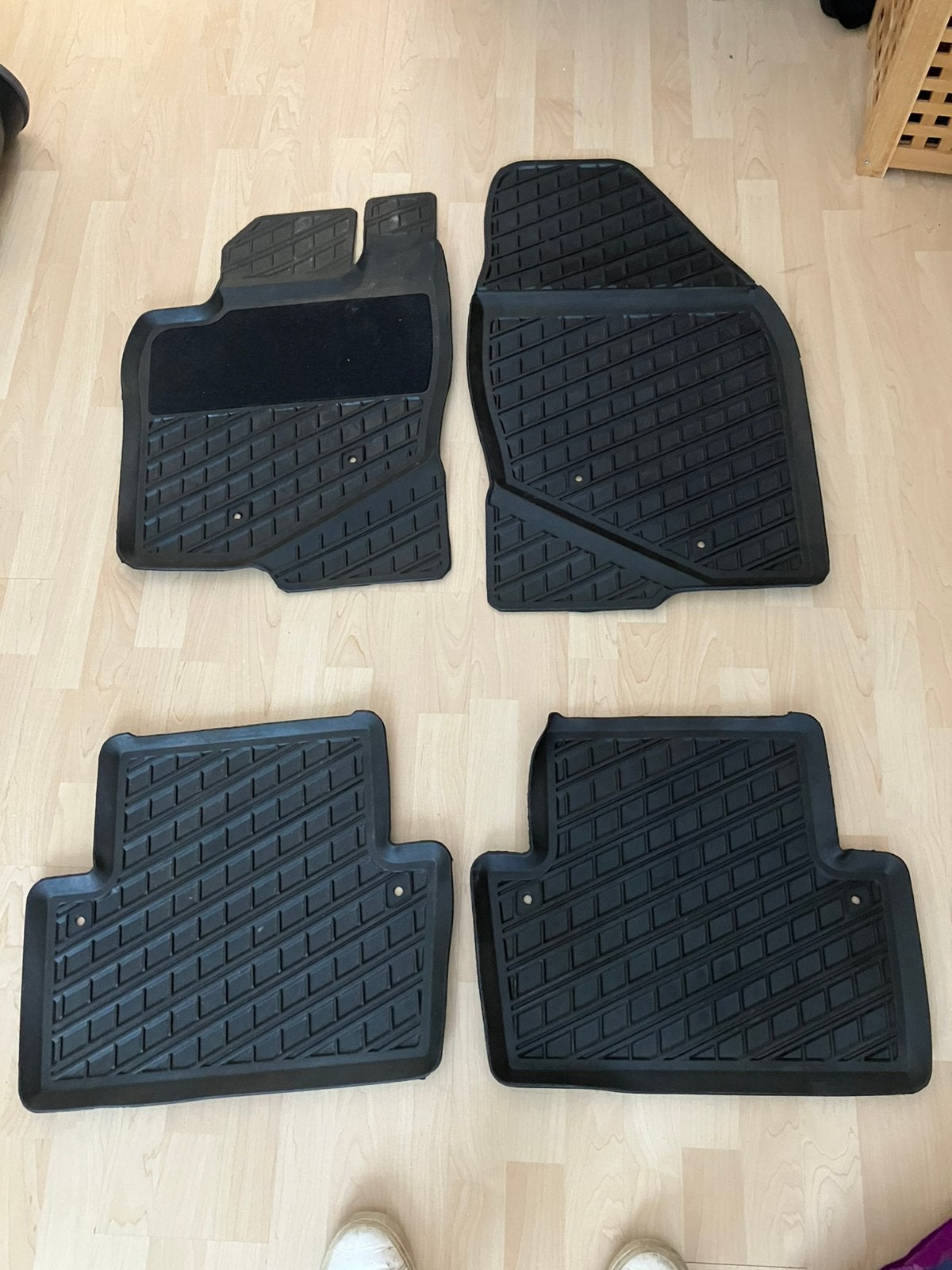 Volvo V70 rubber vloermatten, nooit gebruikt, Auto diversen, Automatten, Ophalen of Verzenden, Zo goed als nieuw