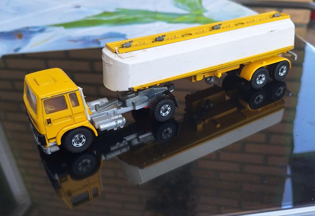 Siku volvo f10 turbo 6 met tankoplegger, Ophalen of Verzenden, Gebruikt, Bus of Vrachtwagen, SIKU