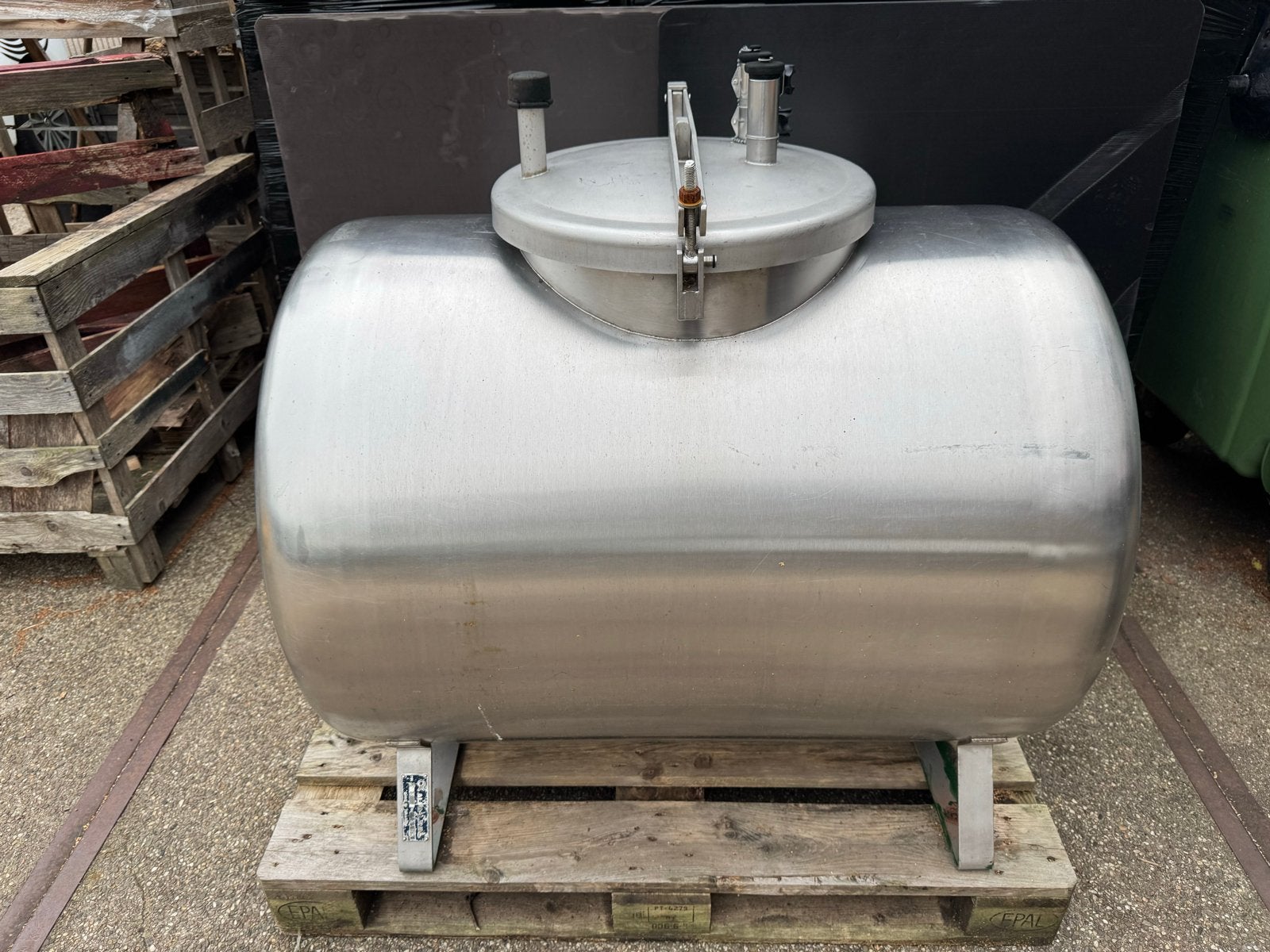 RVS tank 500 liter met melkkoppeling en mangat, Zakelijke goederen, Ophalen