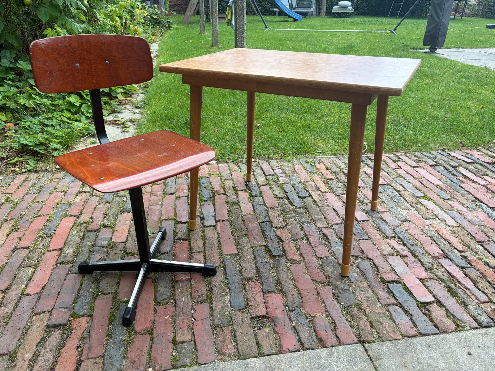 kleuter/school houten bureaustoel en bureau, Ophalen, Gebruikt, Bruin, Bureaustoel