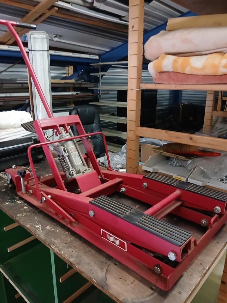 Hydraulische Schaarkrik voor Motorfietsen, Ophalen