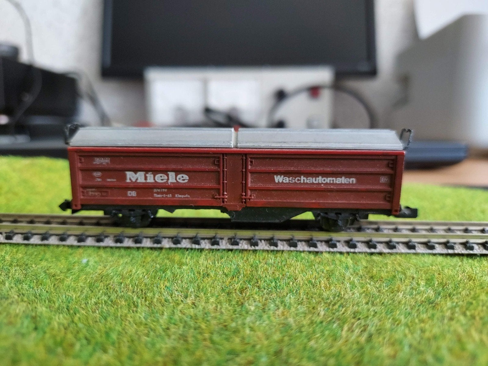 2 x Minitrix en een Roco Miele Wasautomaten Wagon - DB 27479, Gebruikt, Gelijkstroom, Trix, Wagon