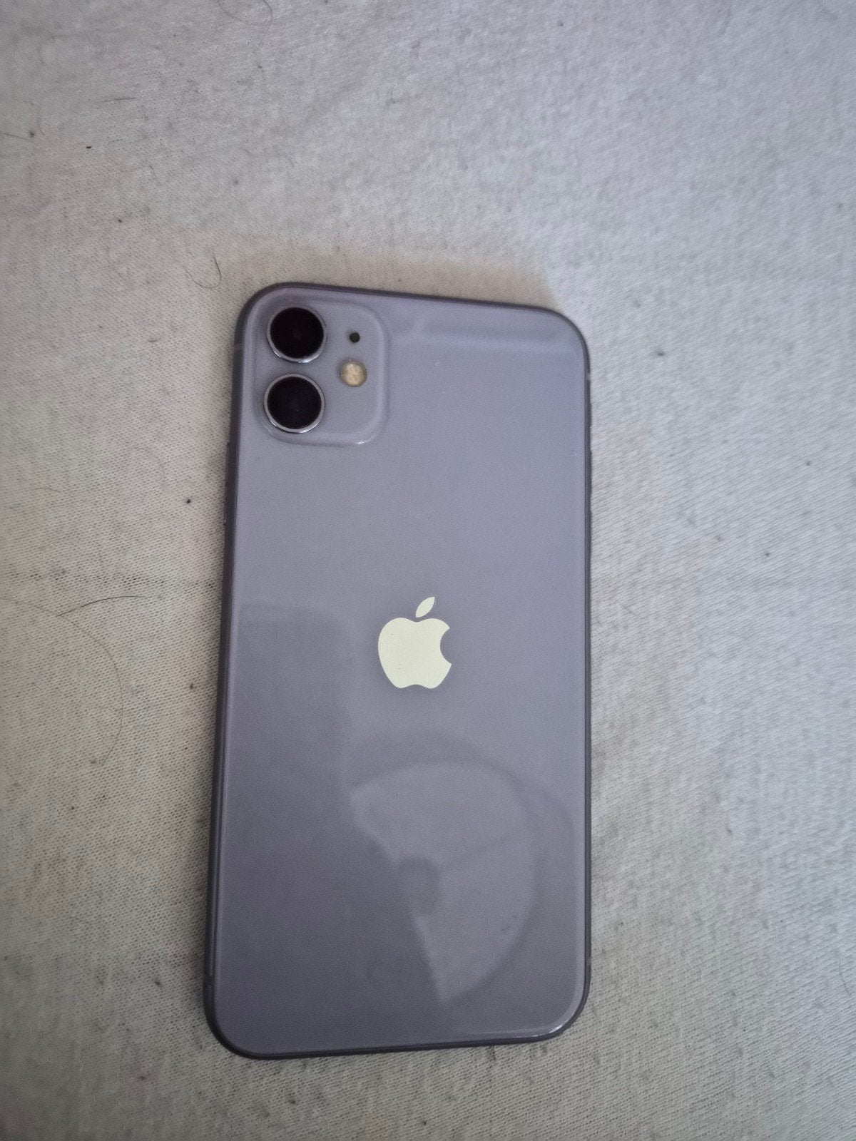 iPhone 11 Paars - Goed werkend met klein krasje, Telecommunicatie, Ophalen of Verzenden, Gebruikt, Paars, IPhone 11
