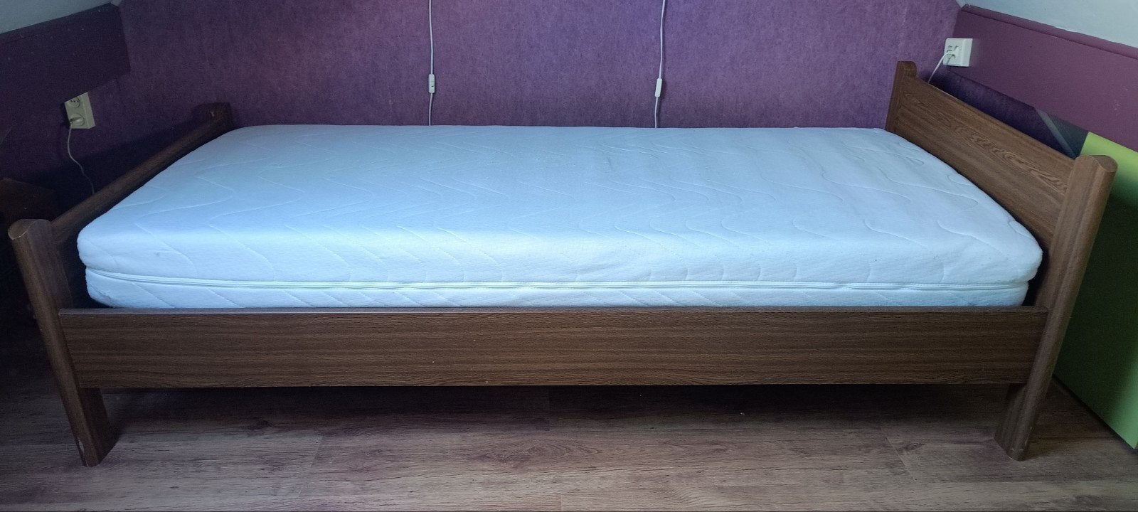 Eenpersoonsbed met matras - Hout, 90x200 cm, Gebruikt, 90 cm, Eenpersoons, Bruin