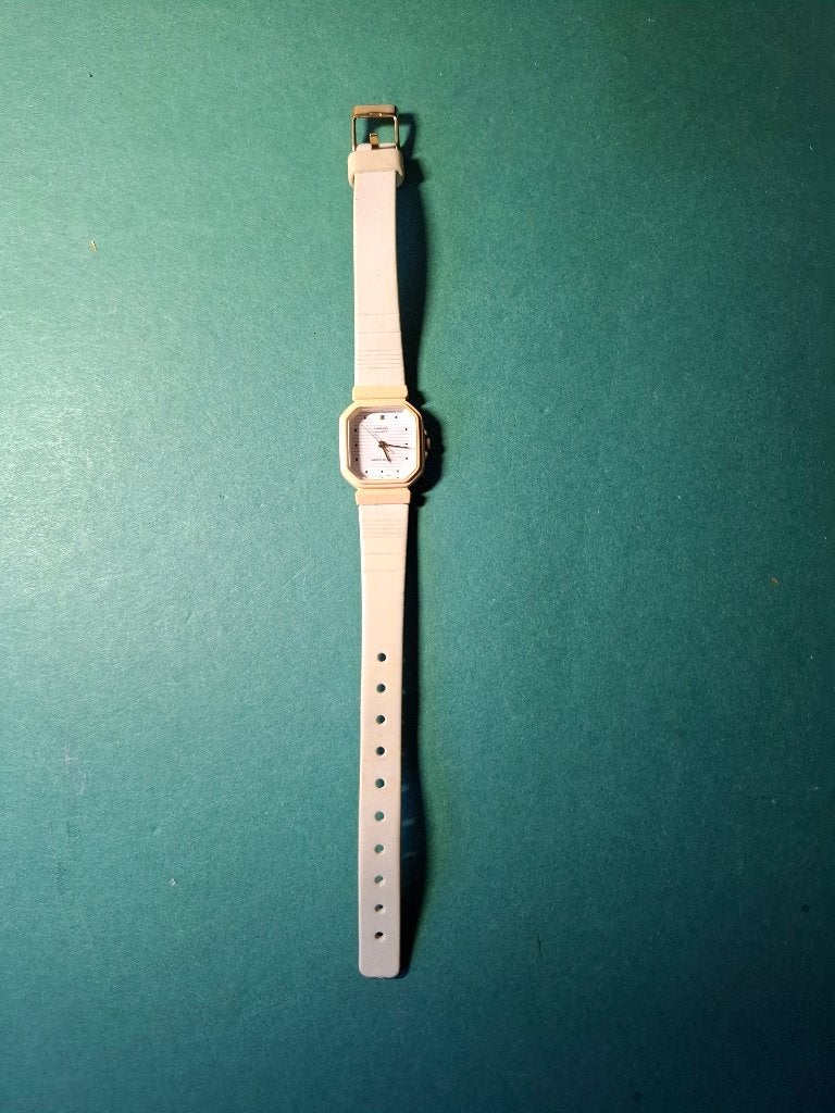 Casio quartz dameshorloge met witte kast en witte band, Sieraden, Tassen en Uiterlijk, Horloges | Dames, Overige merken, Kunststof