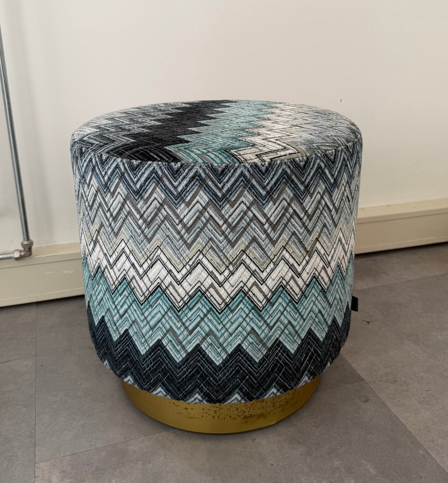 Poef / hocker K&C - Missoni print, Huis en Inrichting, Banken | Voetenbanken en Poefen, Ophalen, Zo goed als nieuw, Rond, 50 tot 75 cm