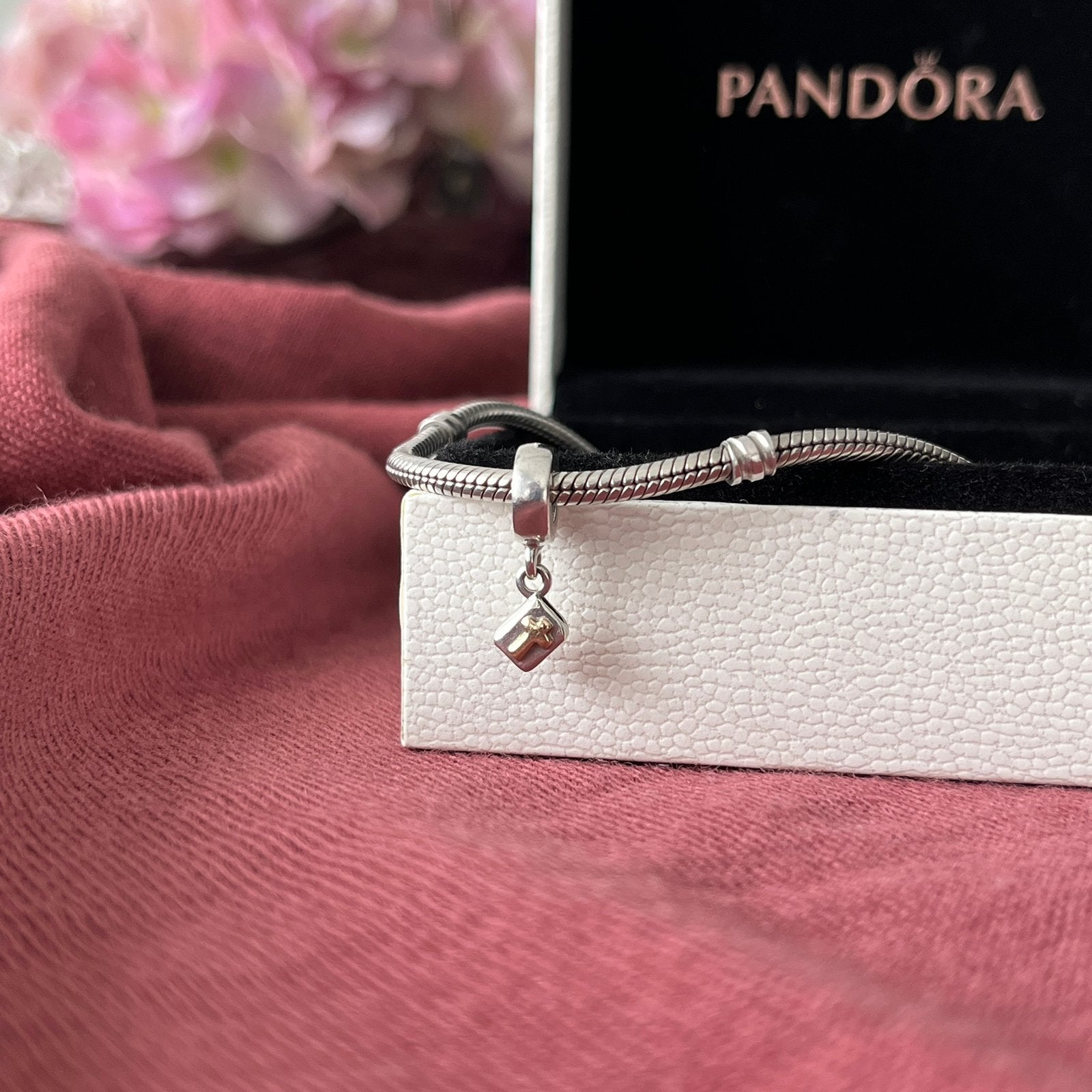 Pandora bedel bijbel goud kruis retired, Ophalen of Verzenden, Zilver, Pandora