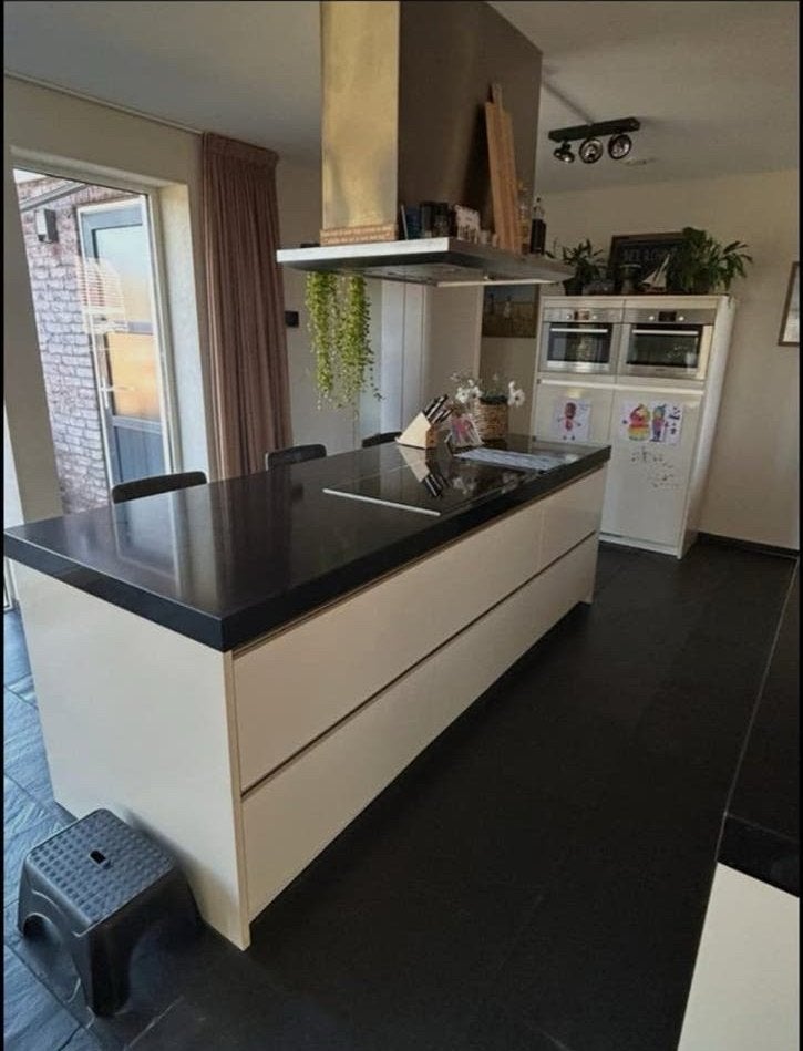 Prachtig zwart keukenblad met inductieplaat 2,76*1,00*0’08 M, Ophalen, Zwart, Steen/keramiek, Bosch