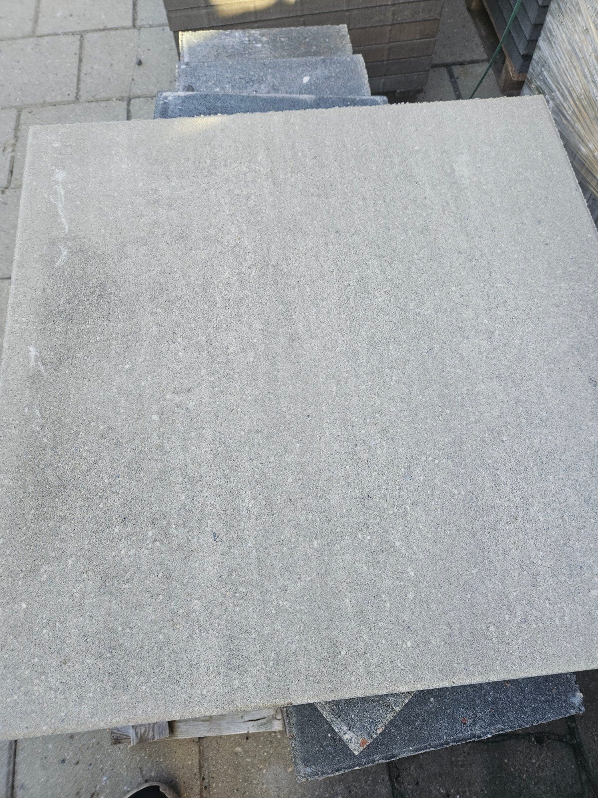 betontegel 60x60x4 light creme