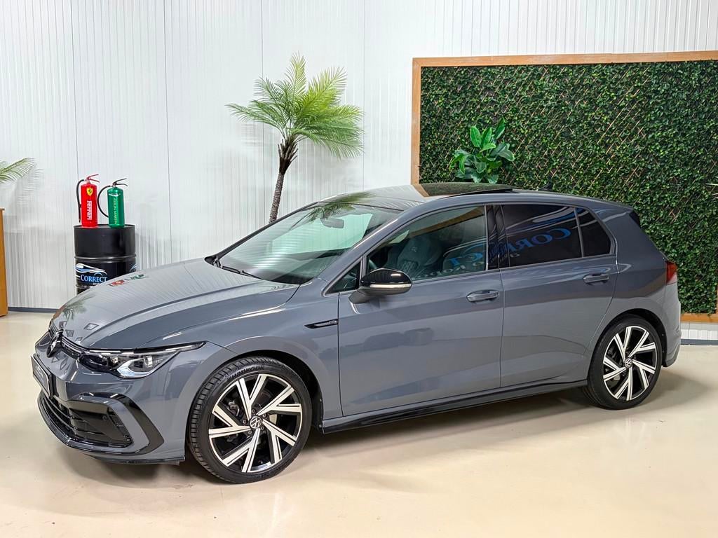 Volkswagen Golf 1.5 eTSI R-Line|IQ|Pano|ACC|Alarm|Keyless|Tr, Auto's, 4 cilinders, Startonderbreker, Bedrijf, Golf