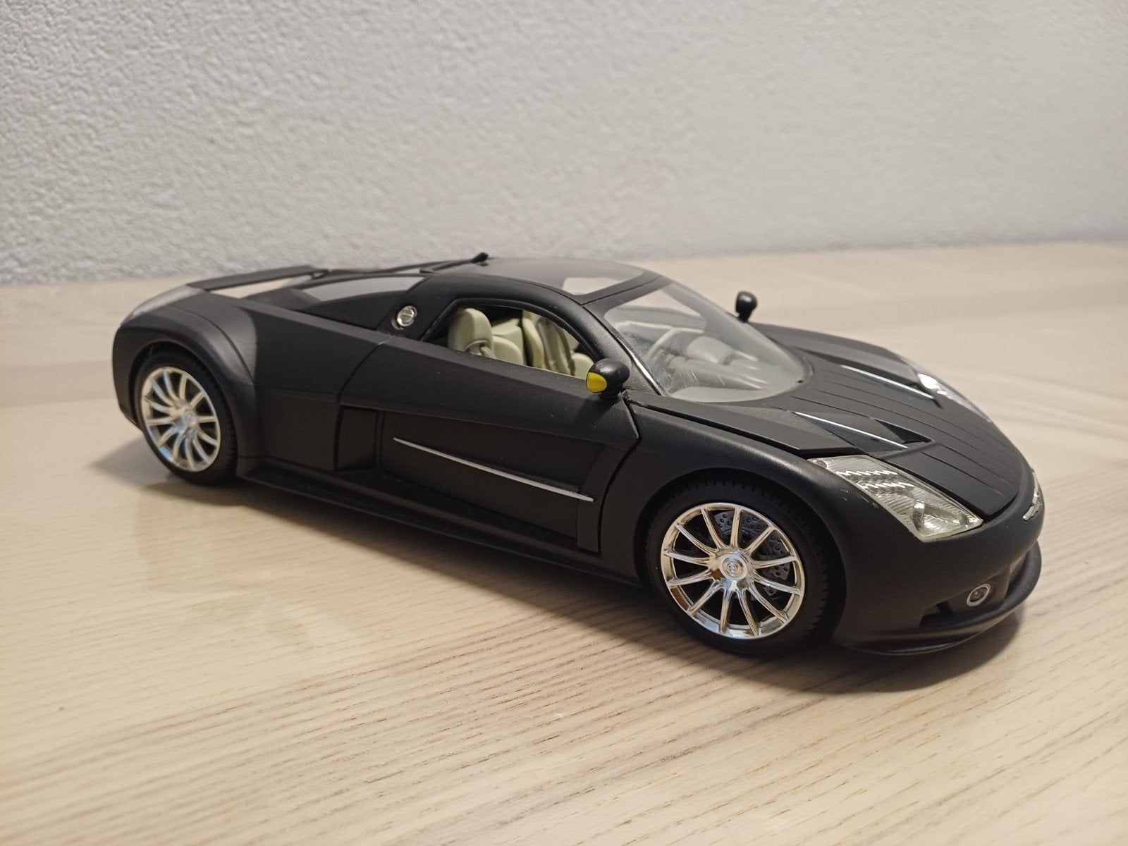 Chrysler ME Four Twelve schaal 1:18 - MotorMax, Hobby en Vrije tijd, Modelauto's | 1:18, Ophalen of Verzenden, Gebruikt, Auto