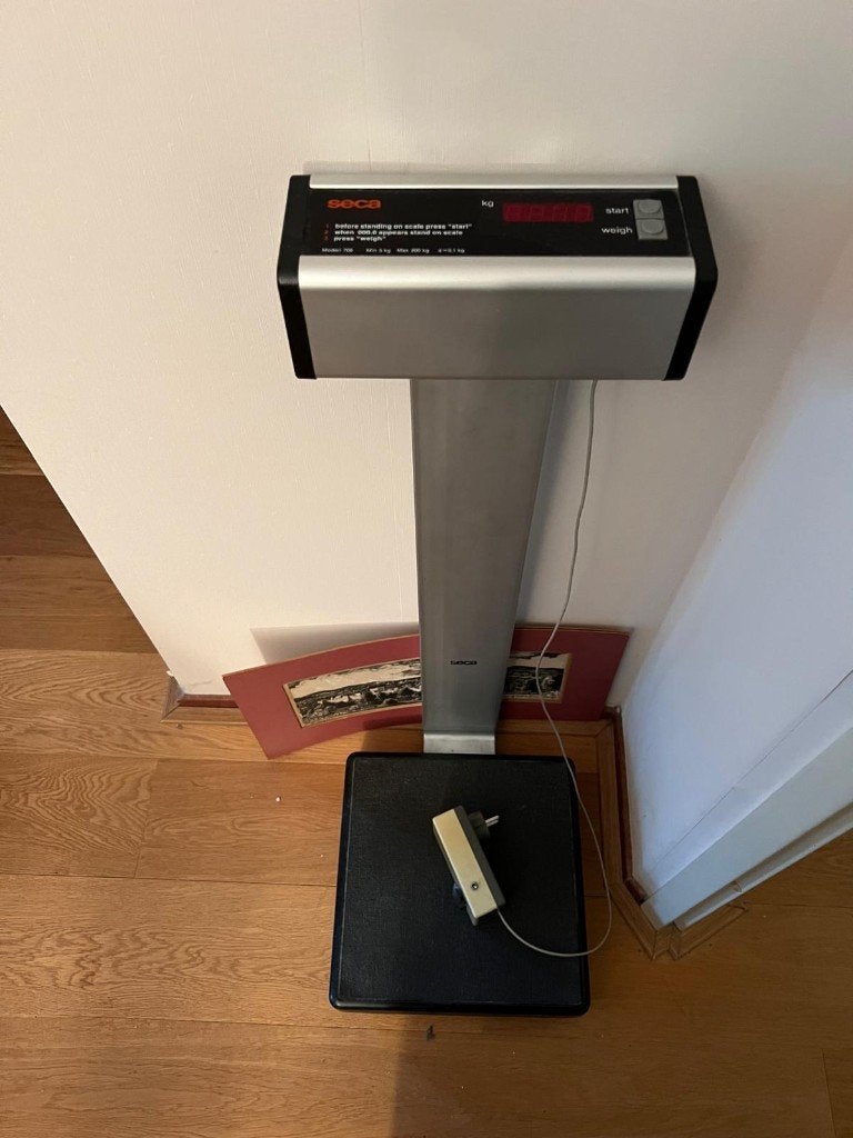 Digitale personenweegschaal  SECA, model 708., Witgoed en Apparatuur, Weegschalen, Ophalen, Gebruikt, 1 tot 500 gram, 100 kg of meer