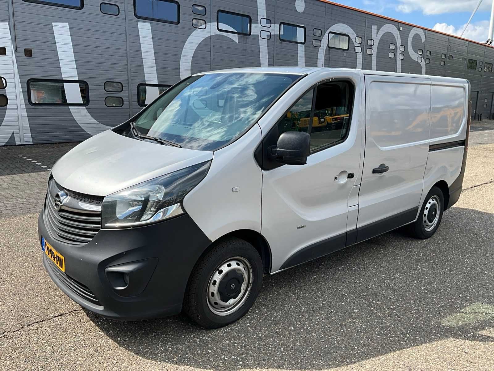 2015 Opel Vivaro 1.6 CDTI Eco Bedrijfswagen V-998-PN, Auto's, Euro 5, Gebruikt, Bedrijf, Te koop
