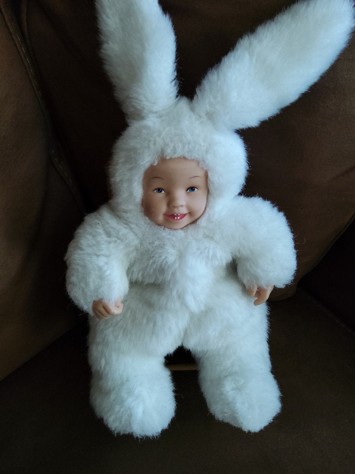 Anne  geddes Schattige babypop in konijnenpak, Ophalen of Verzenden, Zo goed als nieuw, Babypop