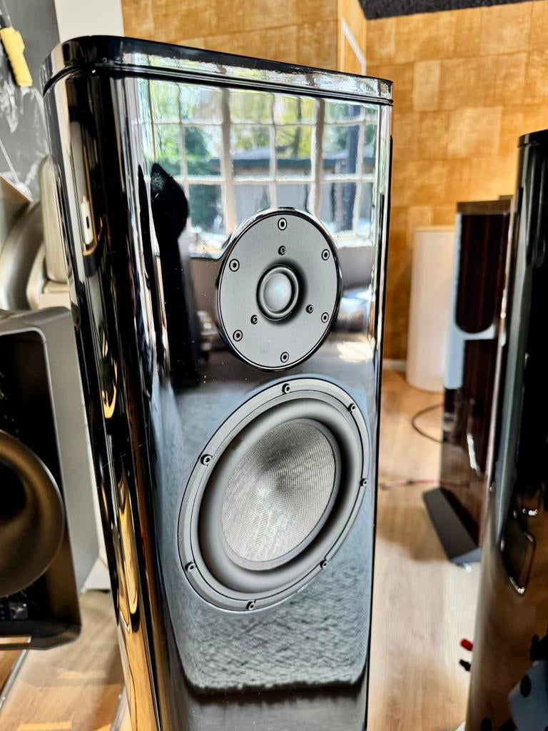 Magico S1 - hoogglans zwart - top, Magic 1, Info@magico.com, Zo goed als nieuw, Front, Rear of Stereo speakers