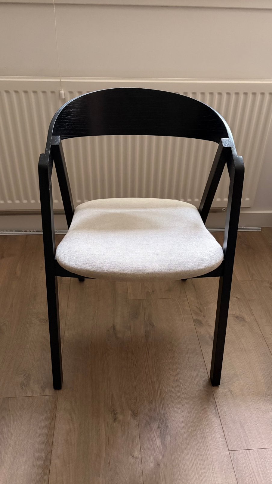 Stijlvolle zwarte eetkamerstoelen (x4) van Sav&Økse, Huis en Inrichting, Ophalen, Zwart, Zo goed als nieuw, Vier