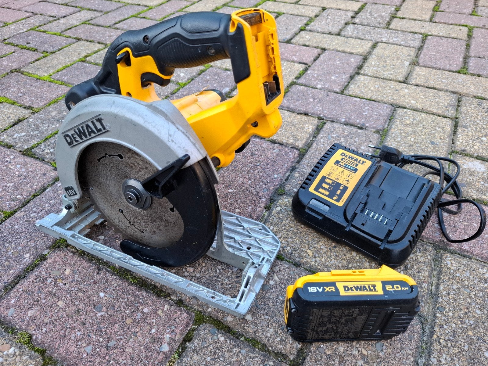 DeWalt DCS391 Cirkelzaag 18V XR met Accu en Oplader, Gebruikt, Cirkelzaag, DeWalt, 600 tot 1200 watt