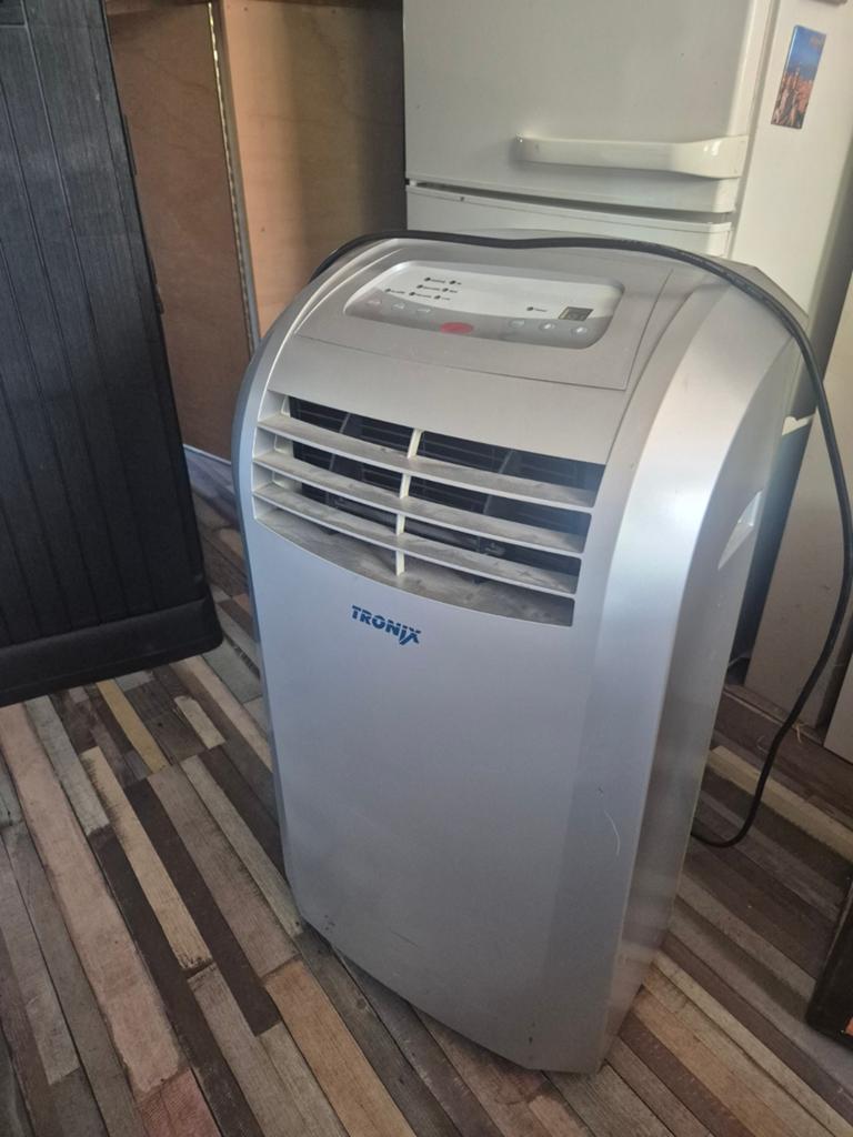 Mobiele airco oudje maar werkt nog super goed ( met slang), Ophalen, Gebruikt, Minder dan 60 m³, 3 snelheden of meer