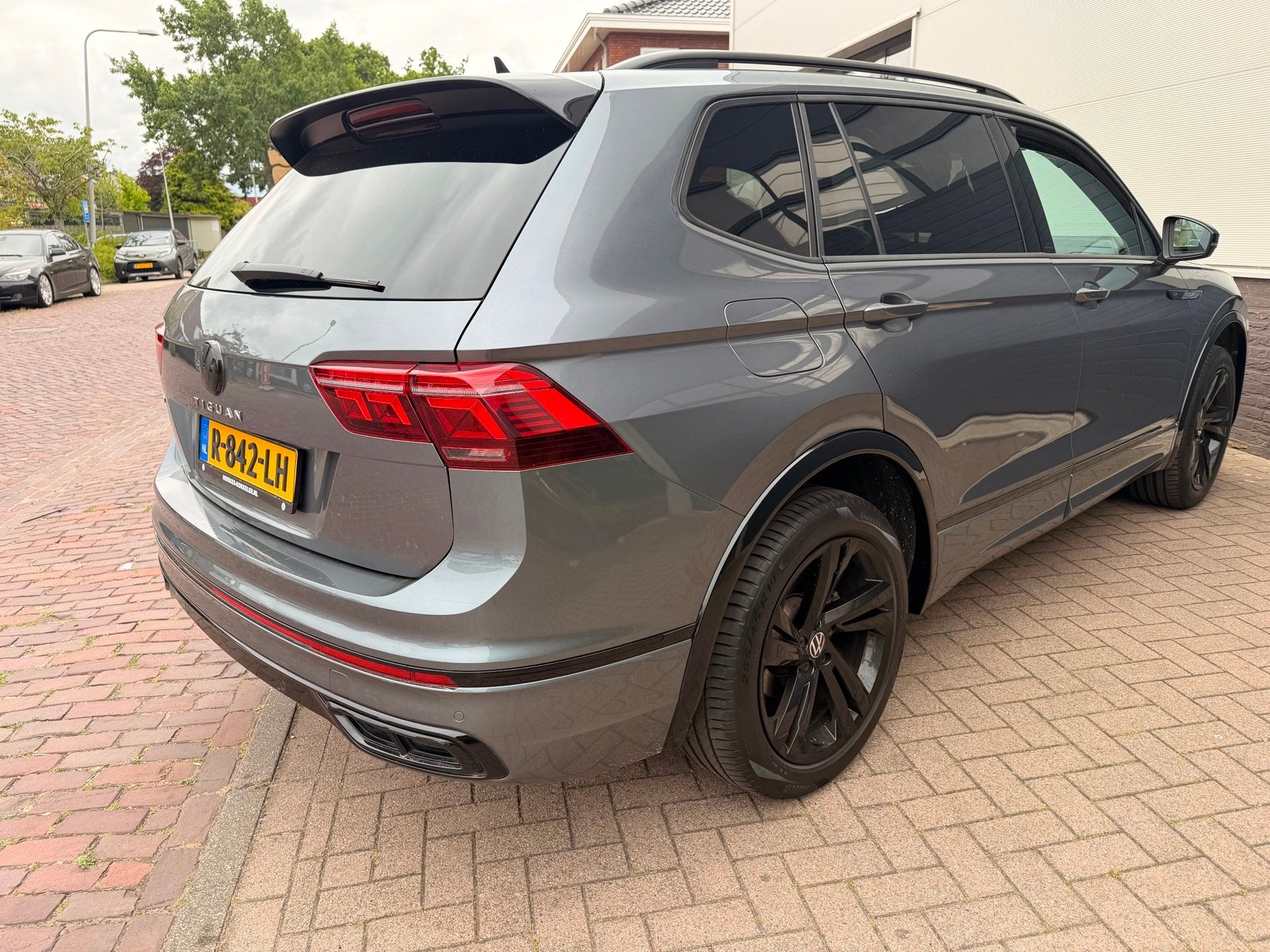 Volkswagen Tiguan Allspace 1.5 TSI R-Line Business+ 7p/Pano/, Auto's, Volkswagen, Euro 6, 4 cilinders, 150 pk, 7 stoelen