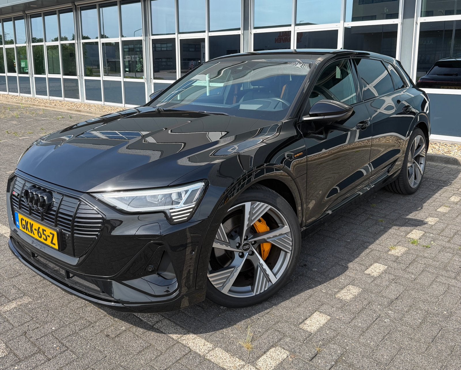 Audi E-tron 55 | S-Line | Black Edition | 63.002km | SoH 95%, Automaat, 1800 kg, Zwart, Lichtsensor