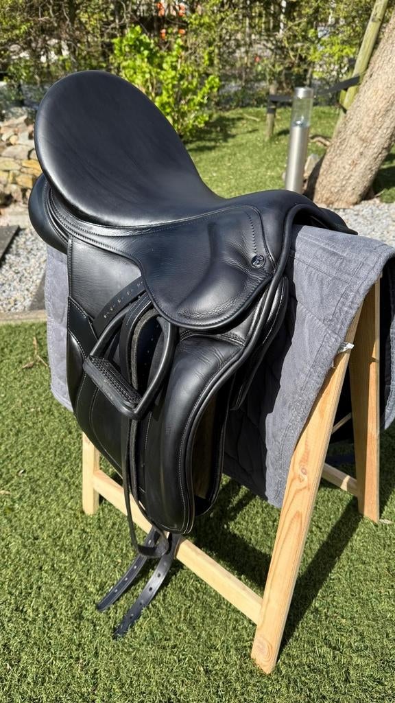 Zwart Kingsley D2 dressuurzadel 17,5", 31 boom., Ophalen, Dressuur