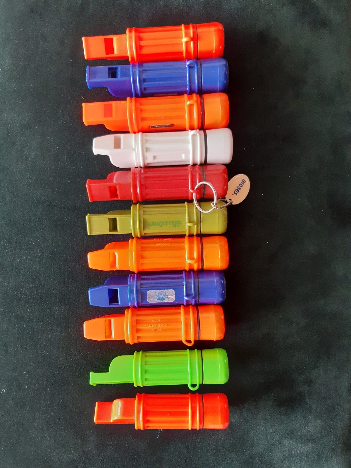 11 plastic kompas fluitjes. Padvinders, Verzamelen, Ophalen of Verzenden, Landmacht, Nederland