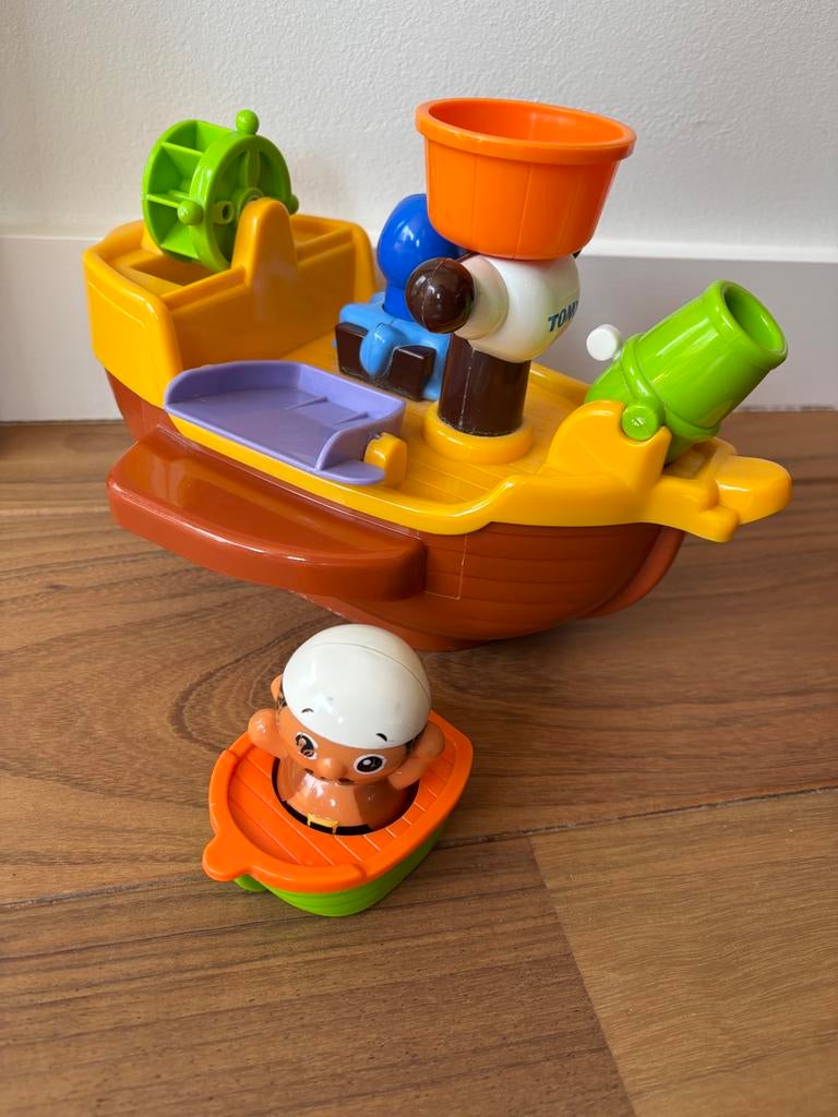 Tomy Piratenboot Badspeelgoed met Piraat, Ophalen of Verzenden, Gebruikt