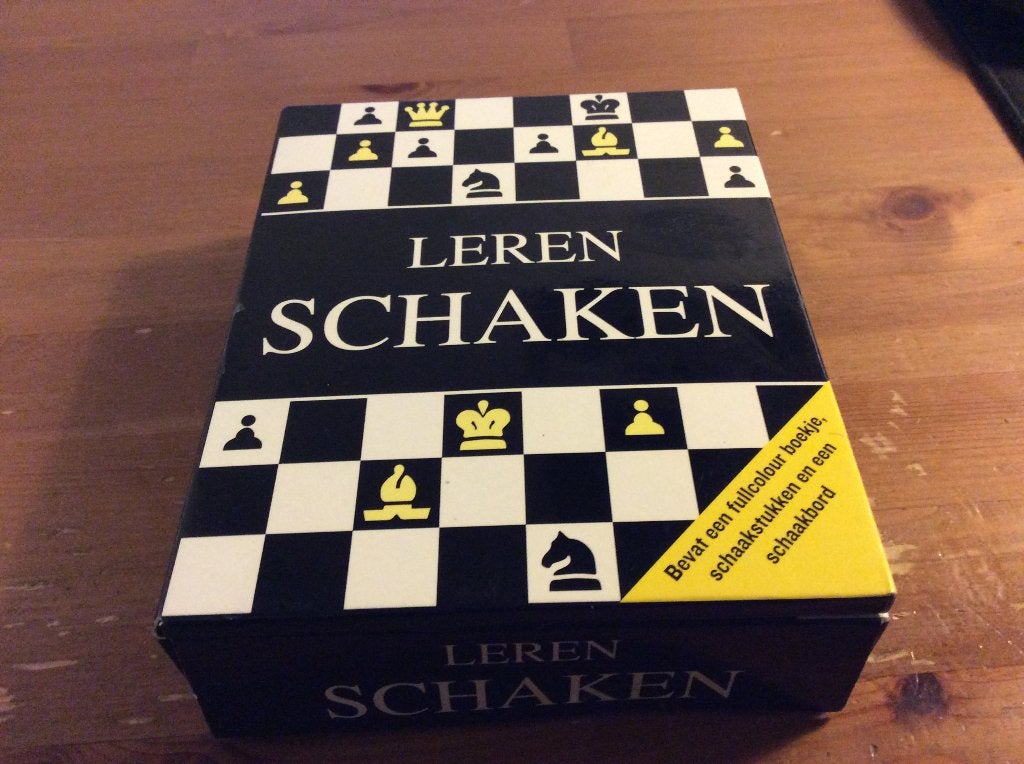 Leren Schaken. set met speelbord, schaakstukken en boekje, Een of twee spelers, Ophalen of Verzenden, Nieuw, Parragon