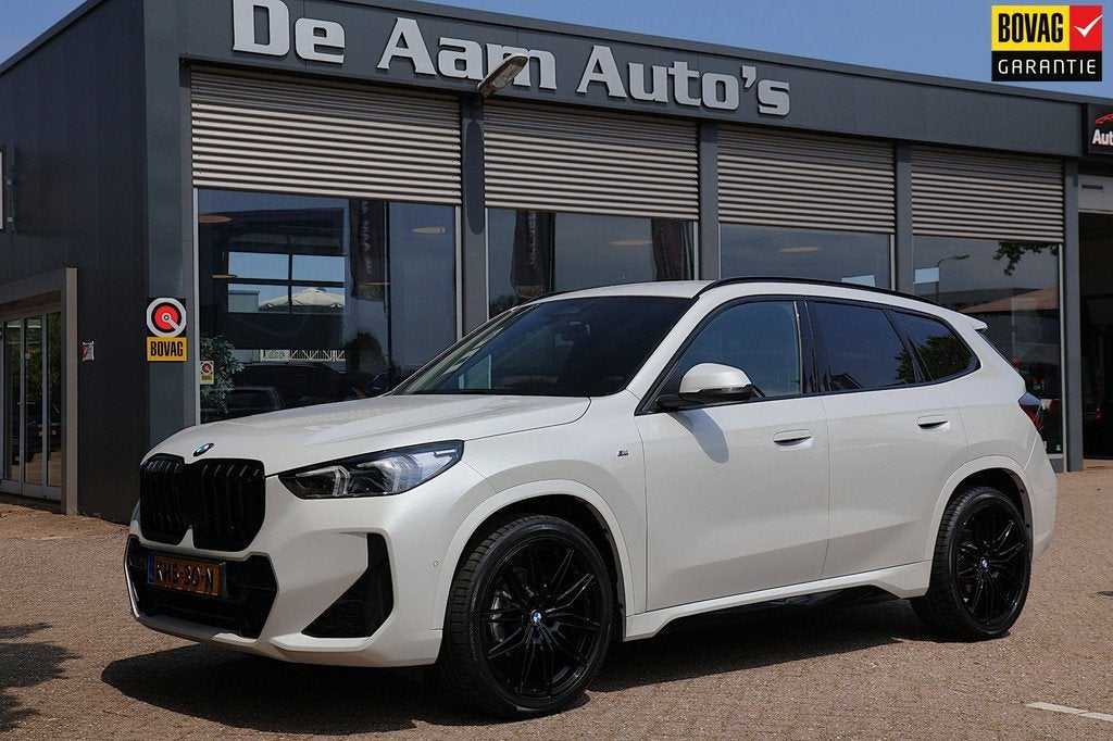 BMW X1 SDrive18i M-sport Black Edition 20 inch Carplay Camer, Auto's, 136 pk, Gebruikt, Bedrijf, 3 cilinders