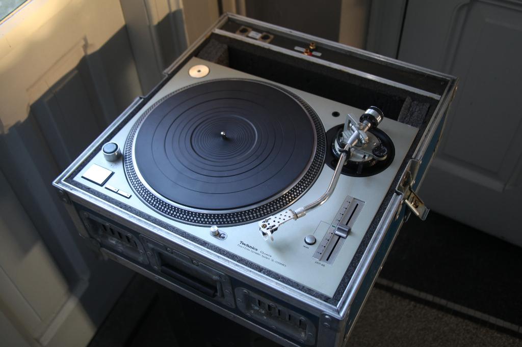 Flightcase met riga corrector platenspeler Technics 1200 mk2, Ophalen, Gebruikt, Overige instrumenten, Flightcase