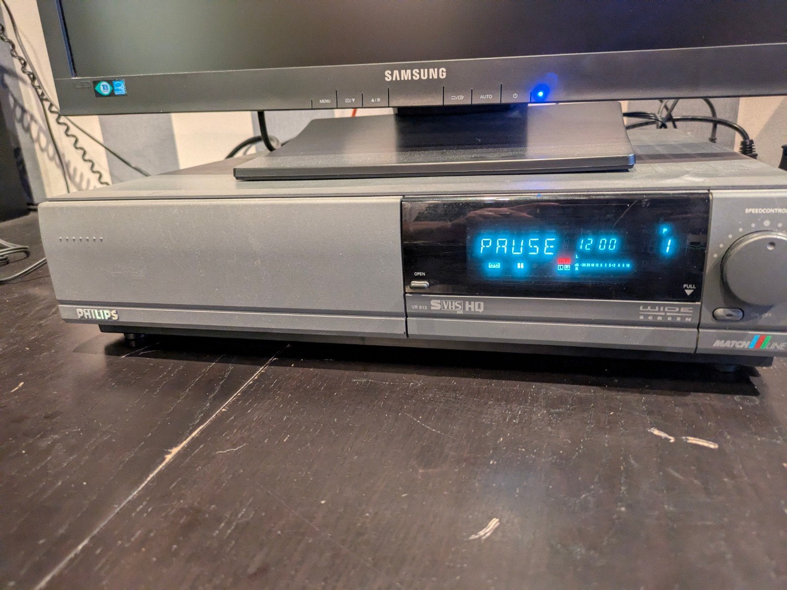 Philips VR 813 S-VHS HQ Videorecorder met afstandsbediening, Ophalen of Verzenden, Gebruikt, VHS-speler of -recorder