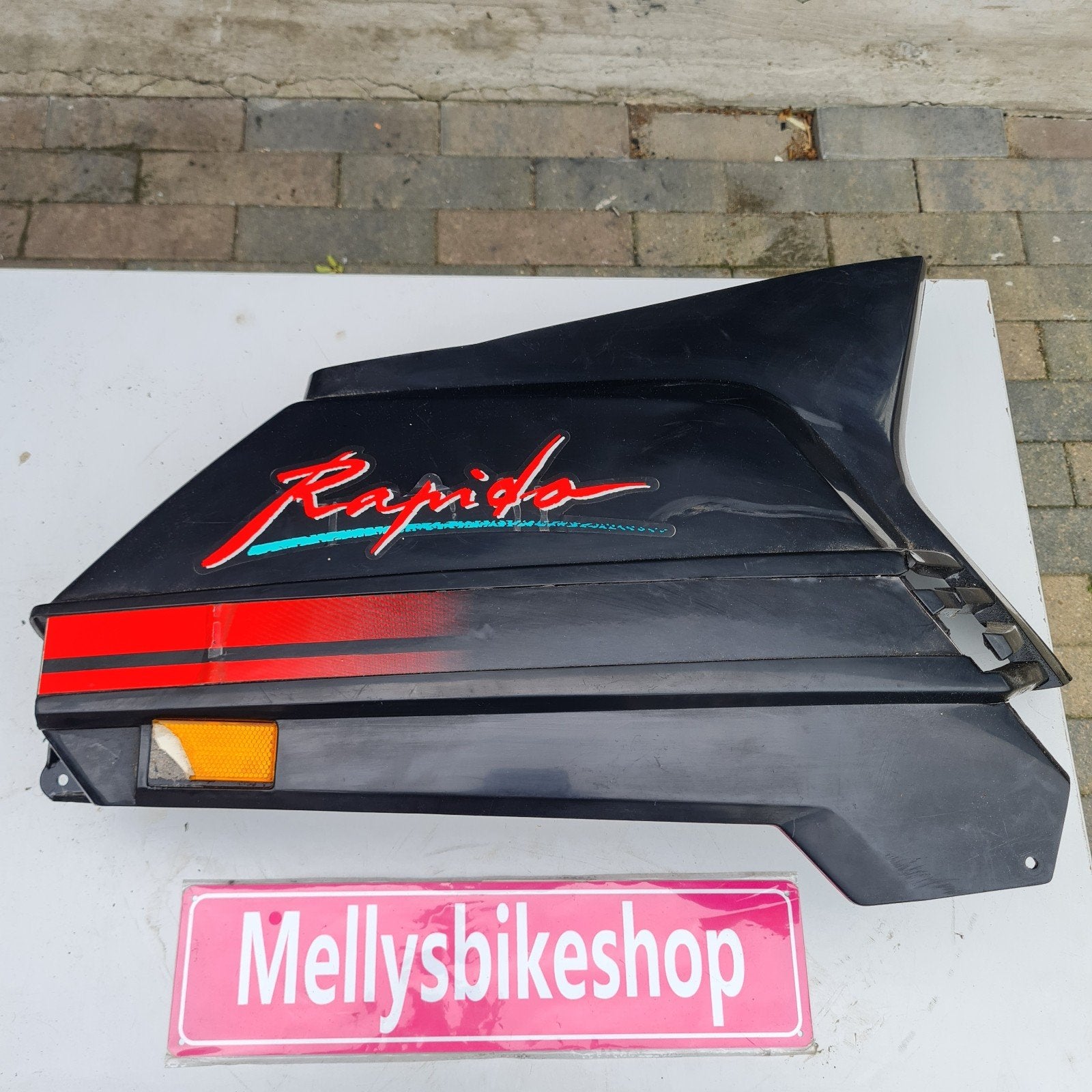 Peugeot rapido 50 rechter zijkap achterkap, Motoren, Ophalen of Verzenden, Peugeot, Info@peugeot.fr, Frankrijk