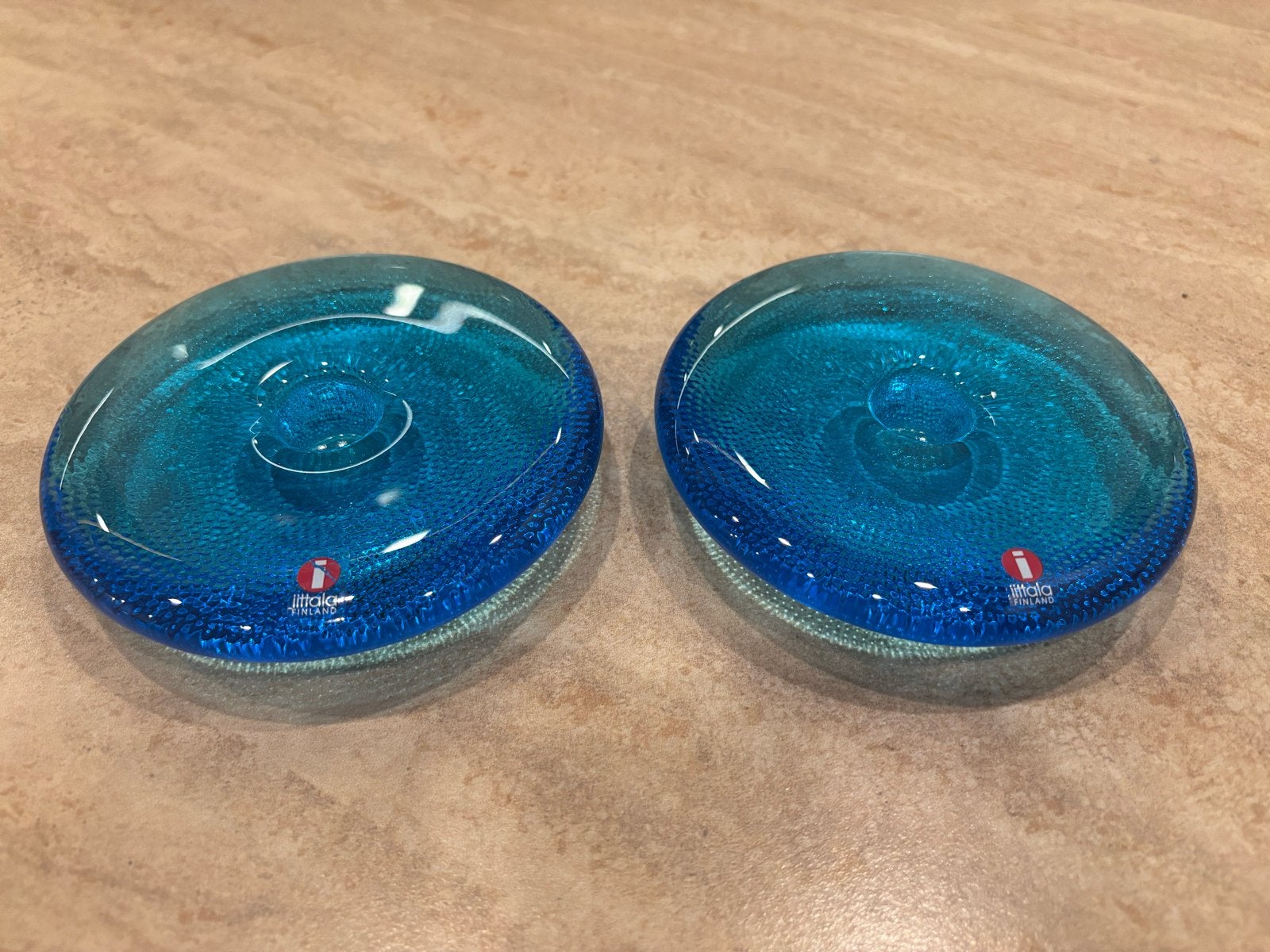 2 blauwe Iittala Nappi kandelaars voor staande kaarsen, Huis en Inrichting, Ophalen, Blauw, Kandelaar, Iittala