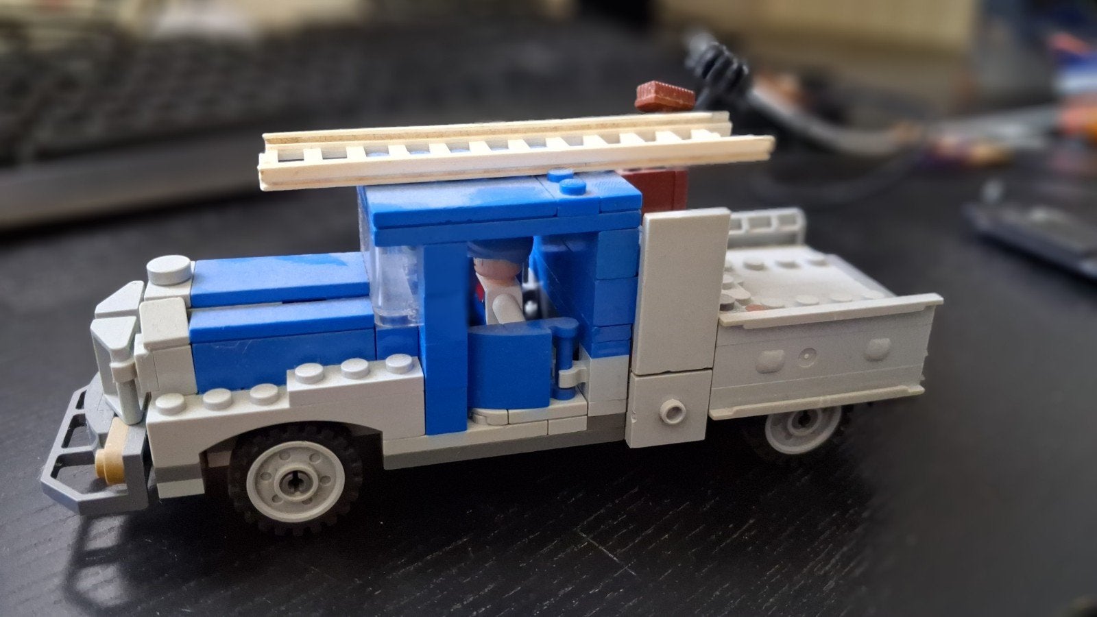 Zelfgemaakte LEGO werkauto met poppetje, Ophalen of Verzenden
